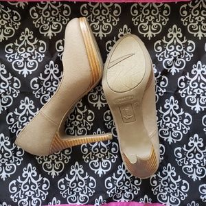 Rounded toe platform pump high heel